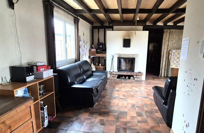 Belle Maison de Village et de Caractère style Champenois de 155 m² à Rénover et Façonner à votre Goût avec sa Cour sécurisée, Terrasse couverte, Garage et Grange de 125 m², Appentis, Bûcher et Terrain arboré de 973 m² — photo 2