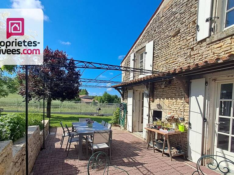 propriété de charme  de 195m2 à Saint Pierre Le Vieux — photo 1