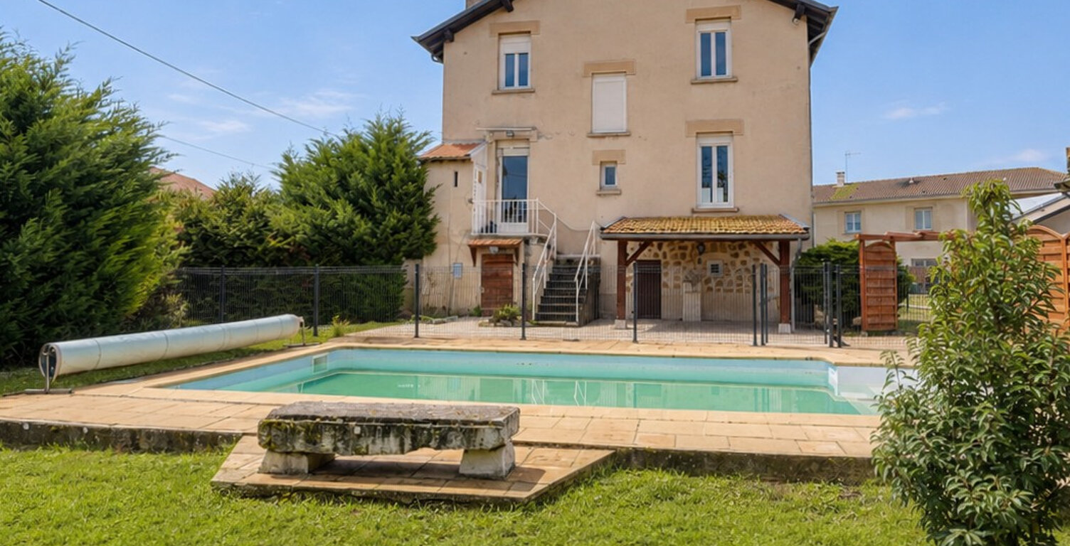 01240 SAINT-PAUL-DE-VARAX : Maison familiale avec piscine — photo 1
