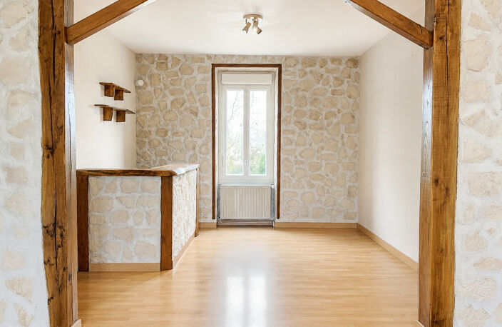 01240 SAINT-PAUL-DE-VARAX : Maison familiale avec piscine — photo 3