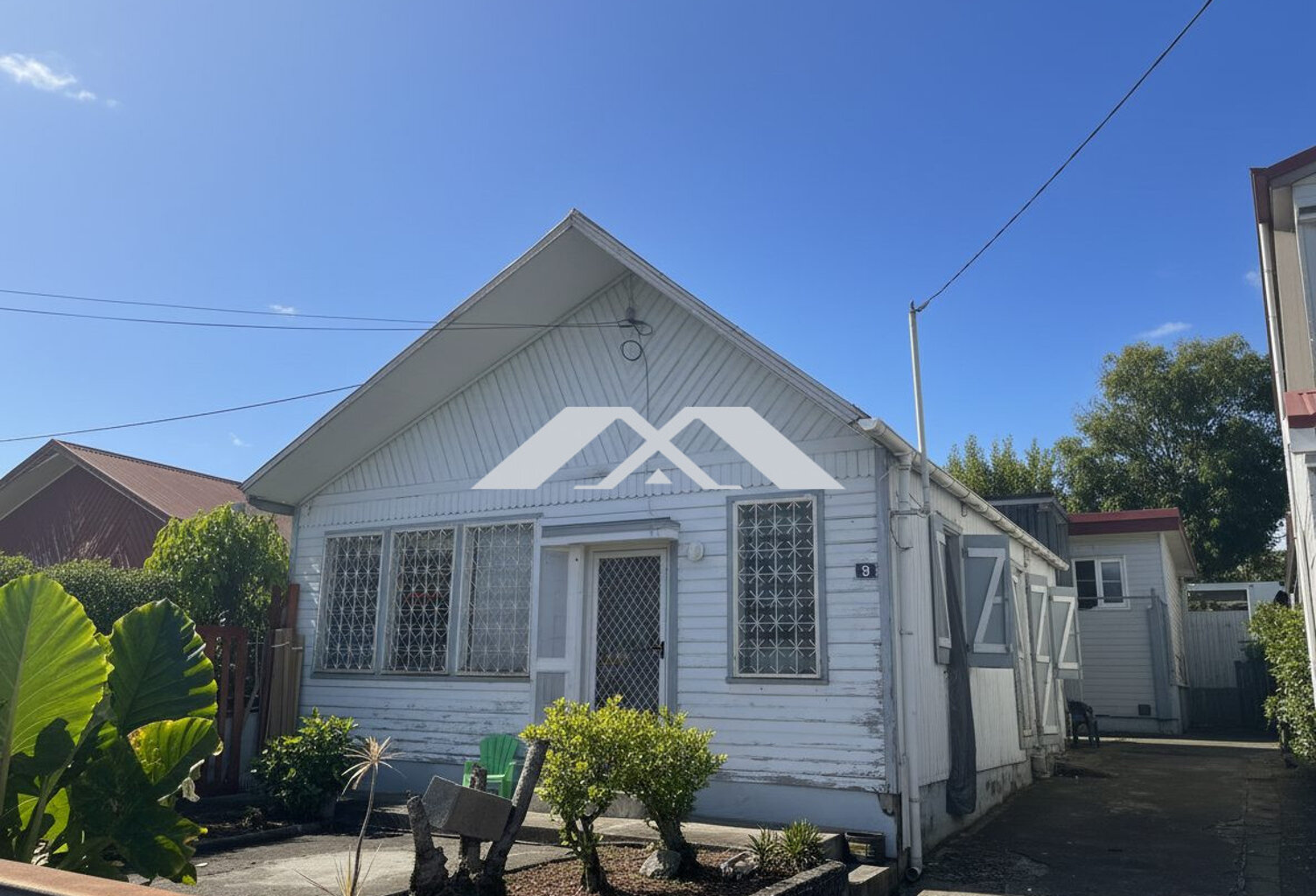 MAISON ANCIENNE DE PLAIN-PIED EN PLEIN CENTRE-VILLE DE LA RIVIÈ — photo 1