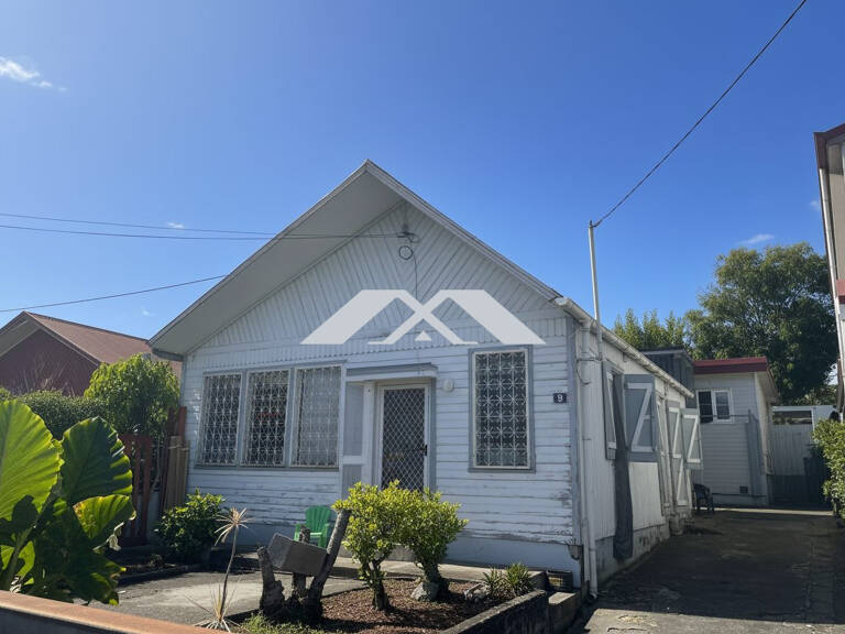 MAISON ANCIENNE DE PLAIN-PIED EN PLEIN CENTRE-VILLE DE LA RIVIÈ — photo 1