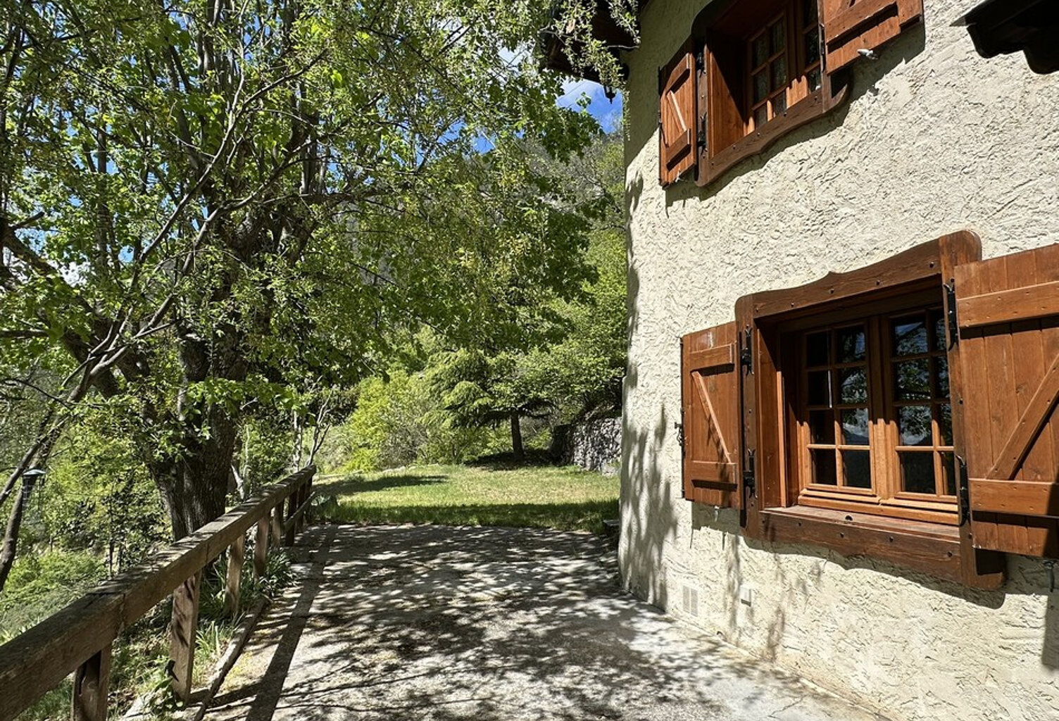 Très beau chalet 5 pièces avec dépendances et terrain — photo 1
