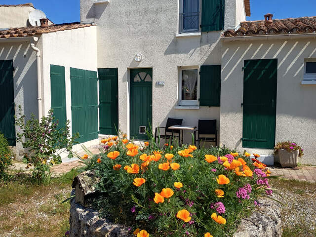 SAINT PIERRE D'OLERON - Charmante maison proche océan avec parking et cour privative — photo du bien
