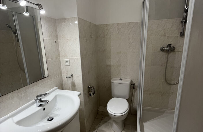 NICE OUEST - STUDIO - GARAGE - VUE MER - PISCINE — photo 4