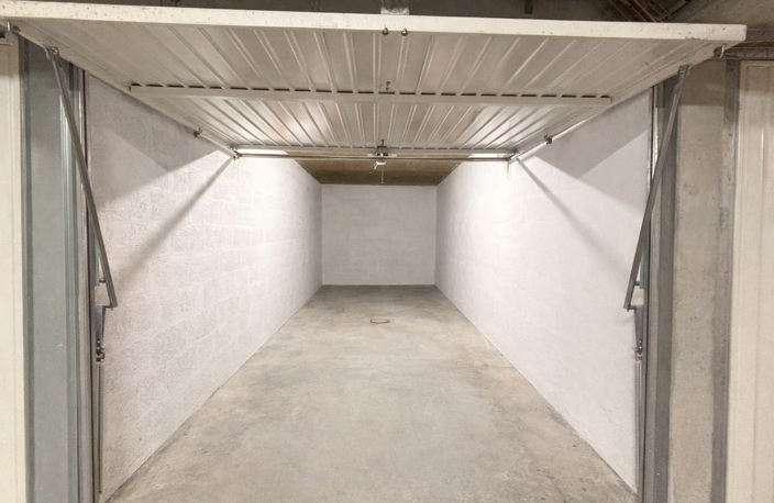 VENDU EN UNE VISITE - Garage 19 m2 en sous-sol   Centre-ville Saint-Cyr-sur-Mer   Électricité   Résidence sécu — photo 2