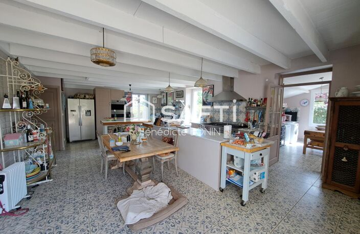 Propriété avec piscine, grange et parc boisé — photo 4
