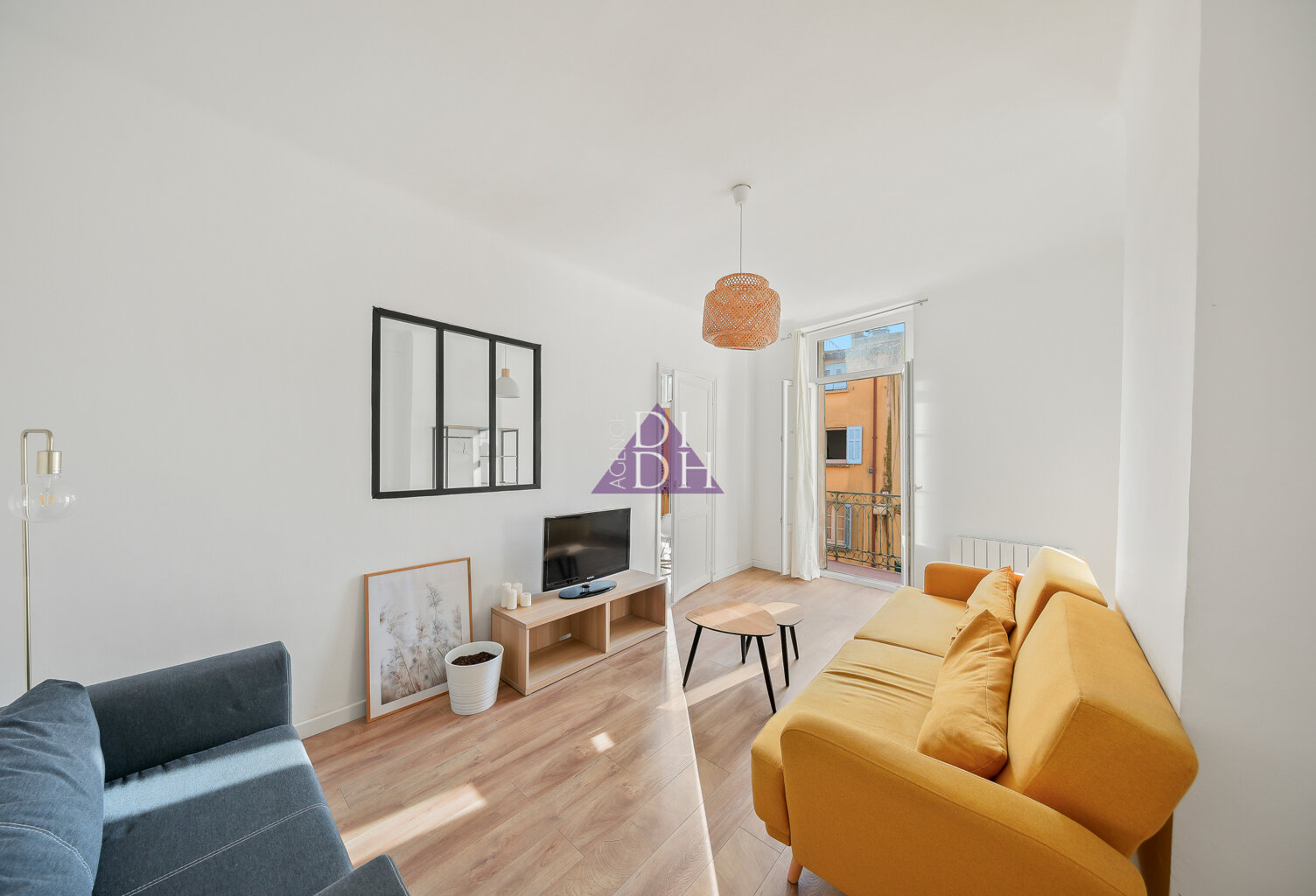 Appartement T4 lumineux en hyper centre de Hyères   Balcon & — photo 1