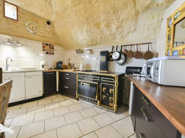 Maison en pierre de 5 pièces principales — photo du bien