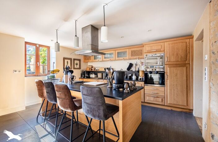 Maison en pierre de 6 pièces principales — photo 2