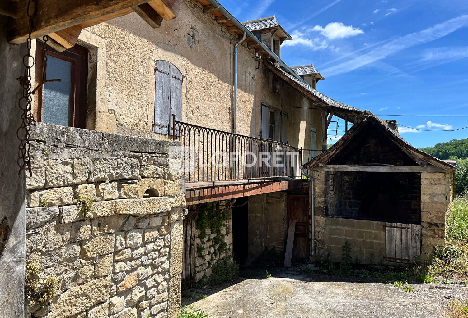 SALLES-LA-SOURCE: Maison de caractère  avec dépendances + jardin — photo 1