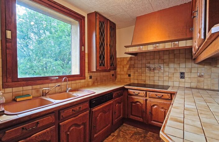 A vendre CRAYSSAC (46) Maison familiale 8 pièces de 200m² habitables - 5 chambres - 2 Vérandas - Terrain de 8000 m² — photo 3