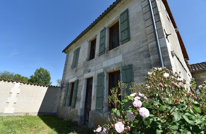 Maison à vendre d'env 120 m2 (dont 80 habitables) 5 pièces avec jardin GARDES LE PONTAROUX (16) — photo 2