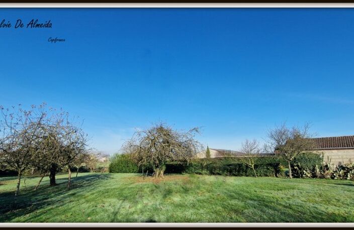 Terrain constructible, 1600 m²,  hors lotissement, Feillens proche Mâcon — photo 2