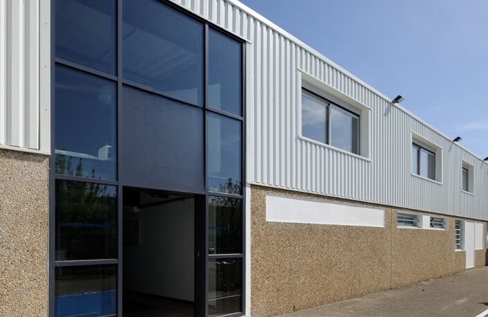 Local d'activité à vendre MIRIBEL (01)-locaux d'activité/entrepot + bureaux de 2600m2 environ, option ERP 5eme catégorie obtenue — photo 3