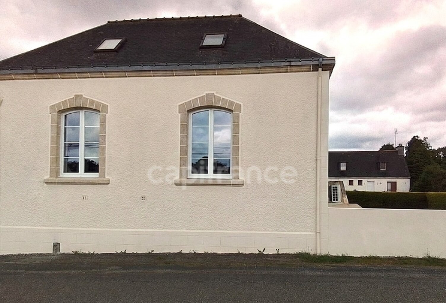 Maison rénovée de 114 m² – 3 chambres dont une suite parentale – Terrain clos – Garage – Sous‑sol complet – À 10 min à pied du bourg — photo 1
