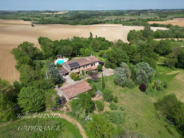 PROPRIÉTÉ D’EXCEPTION EN PLEINE CAMPAGNE – 292 m² – 2 HECTARES – GÎTE – PISCINE – CALME ABSOLU proche de CARAMAN (31) — photo du bien