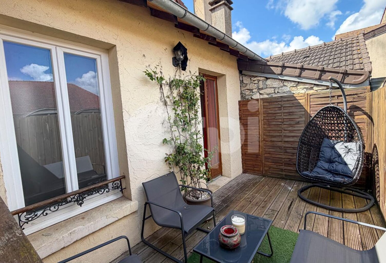 Maison de ville 5 pièces avec caves voutées À Vendre — photo 1