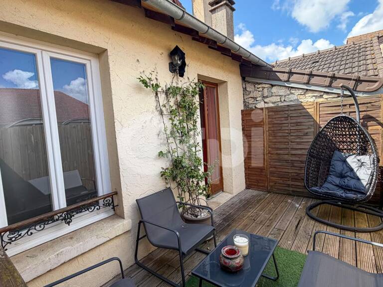 Maison de ville 5 pièces avec caves voutées À Vendre — photo 1