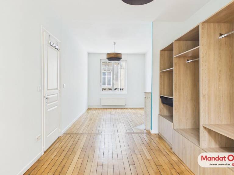 Appartement À Louer — photo 1