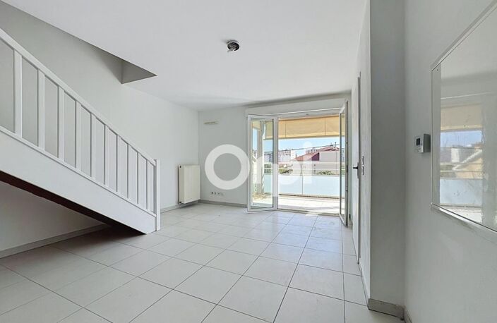 APPARTEMENT TYPE 3 DERNIER ÉTAGE EN DUPLEX AVEC SPACIEUSE TERRASSE EXPOSÉE SUD À VENDRE DANS RÉSIDENCE RÉCENTE TOULON OUEST — photo 2