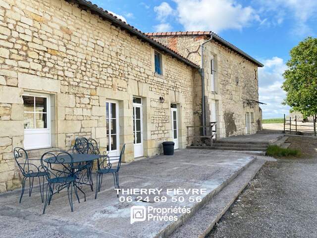À vendre 86200 Glénouze Maison de 10 pièces 312 m2 avec gîte indépendant, dépendance, terrain, bois et caves — photo du bien
