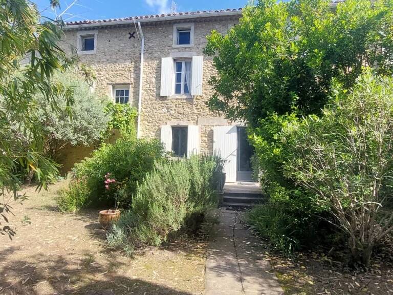 centre st just MAISON en pierre avec cour intérieure. — photo 1