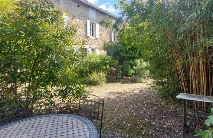 centre st just MAISON en pierre avec cour intérieure. — photo 2
