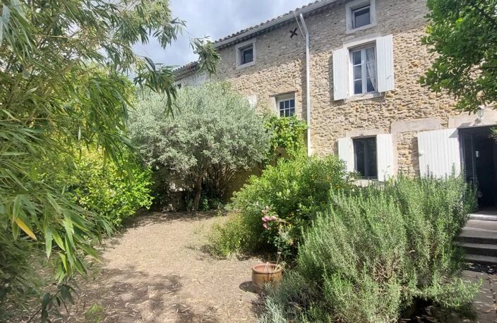 centre st just MAISON en pierre avec cour intérieure. — photo 3