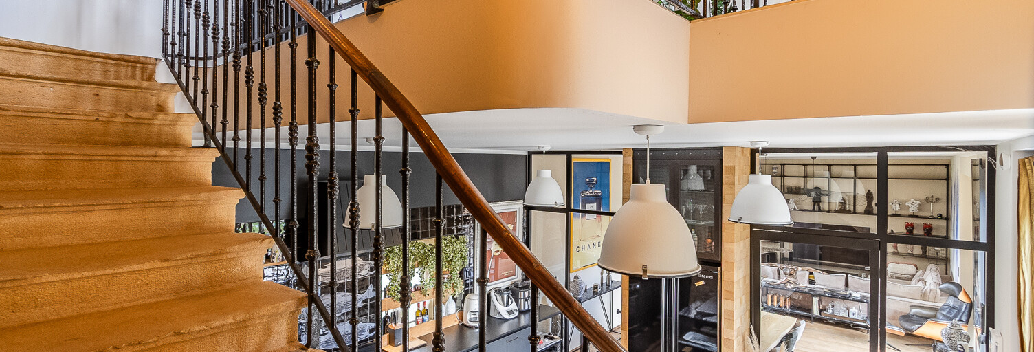 Maison 6 Pièces 223 m² à vendre à Porte des Pierres Dorées (69400)