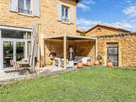 PORTE DES PIERRES DOREES : Un bien rare dans un domaine priv — photo 3