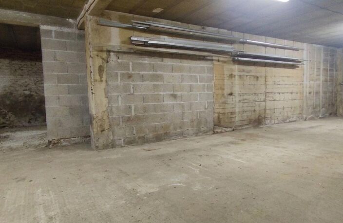 Garage atelier 380 m² à Néré, fort potentiel — photo 2