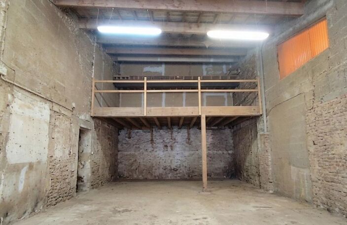 Garage atelier 380 m² à Néré, fort potentiel — photo 3