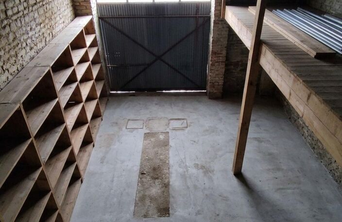 Garage atelier 380 m² à Néré, fort potentiel — photo 4