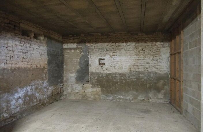 Garage atelier 380 m² à Néré, fort potentiel — photo 5