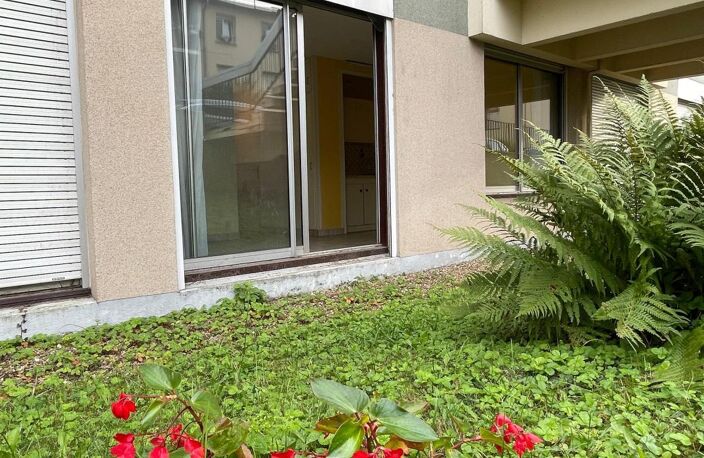 Studio à moderniser en residence avec piscine, parc et gardien — photo 2