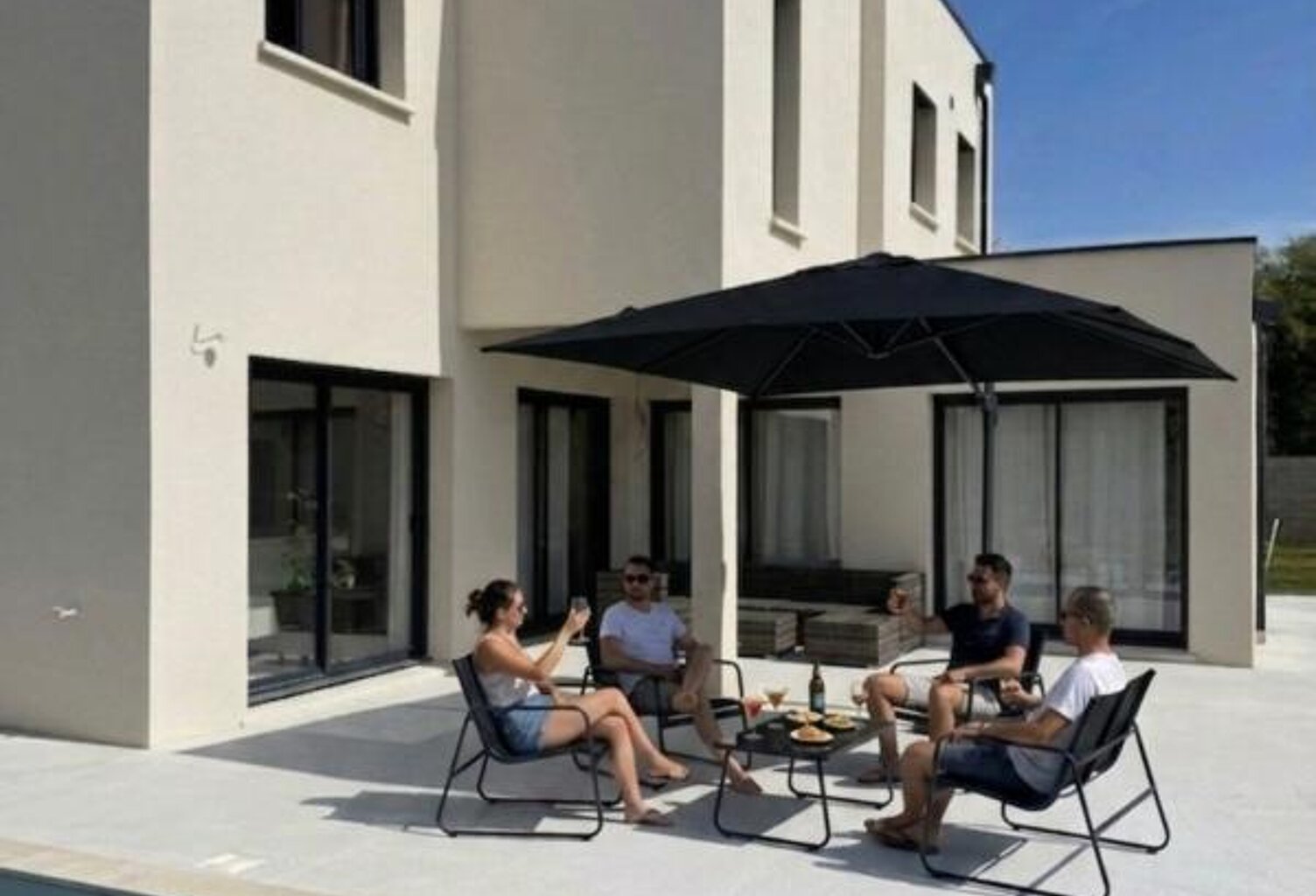 possibilité PMR - Maison Contemporaine hors lotissement de 148 m², 4 grandes chambres, une piscine de 7x3 m.– Calme et Verdure – Neuilly-Crimolois — photo 1