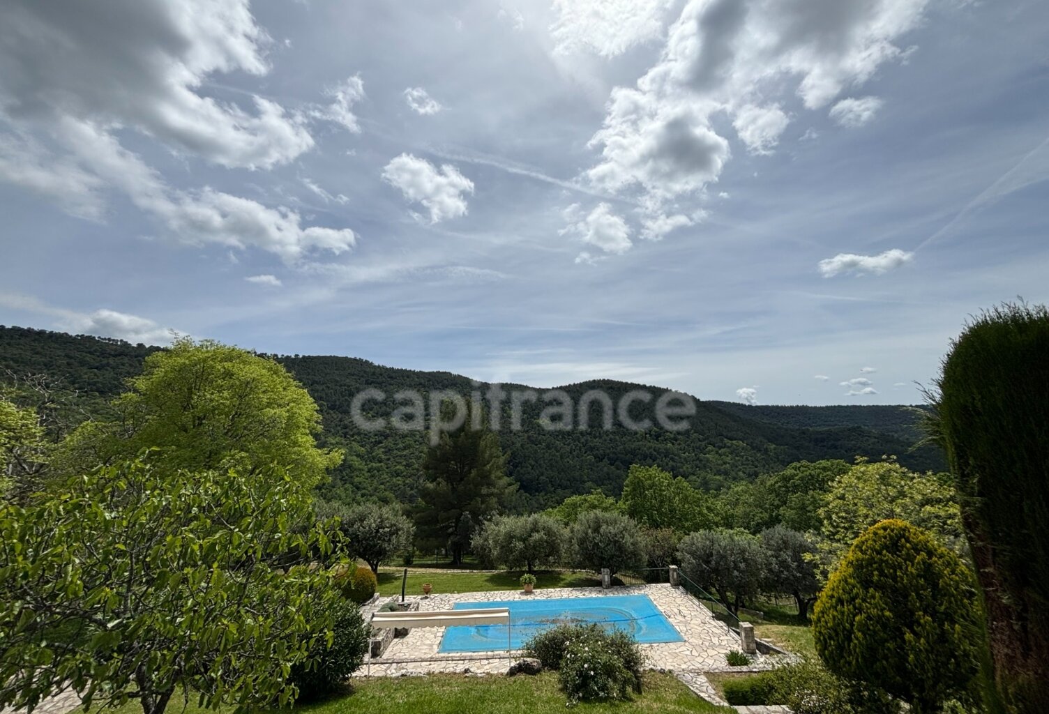Bergerie de 300 m² implantée sur une parcelle de 64 928 m² — photo 1