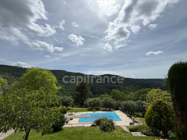 Bergerie de 300 m² implantée sur une parcelle de 64 928 m² — photo 1