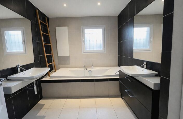 Maison Port De Bouc 4 pièce(s) 114 m2 — photo 2