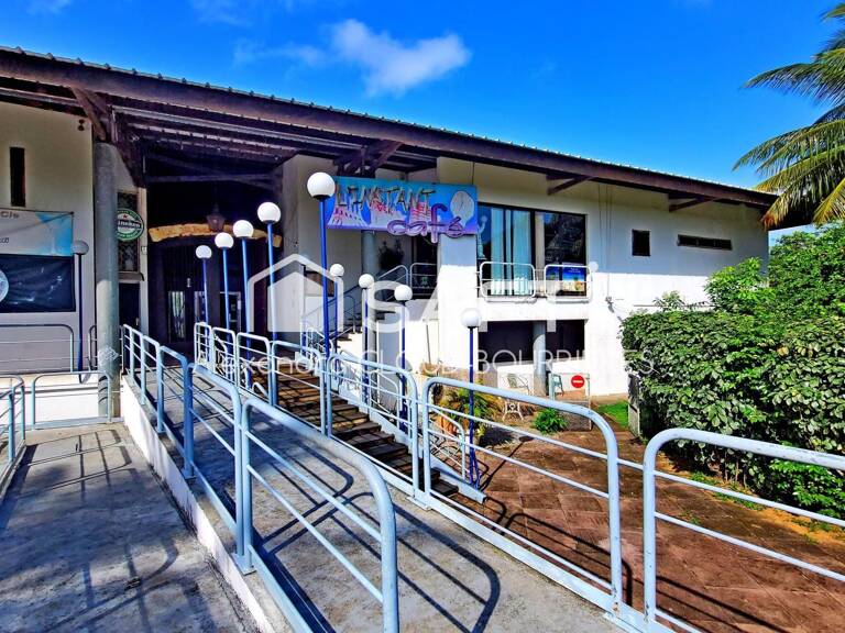 Local commercial de plus de 1000 M 2 — photo 1