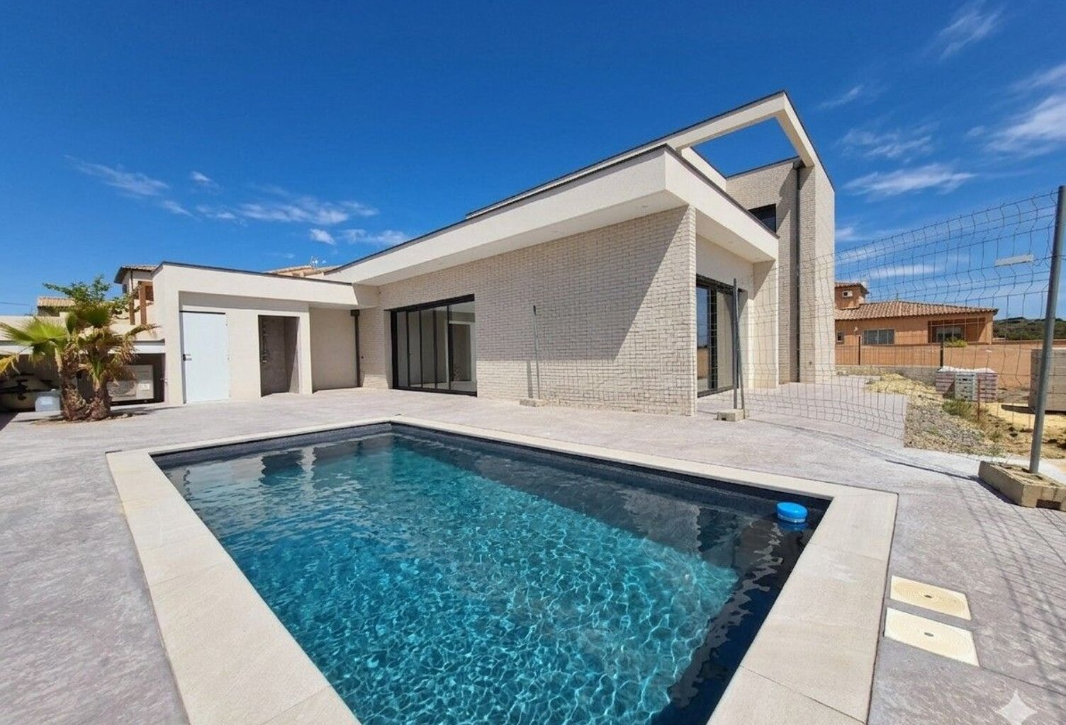 Villa PISCINE DOUBLE GARAGE — photo 1