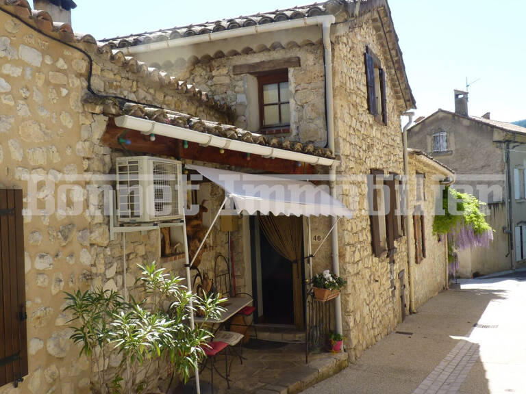 Maison de village en pierre en très bon état — photo 1