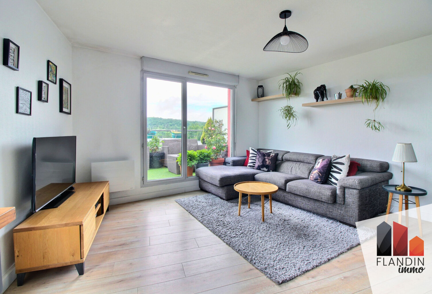 GRIGNY - Appartement T3 de 57 m2 en dernier étage avec terra — photo 1