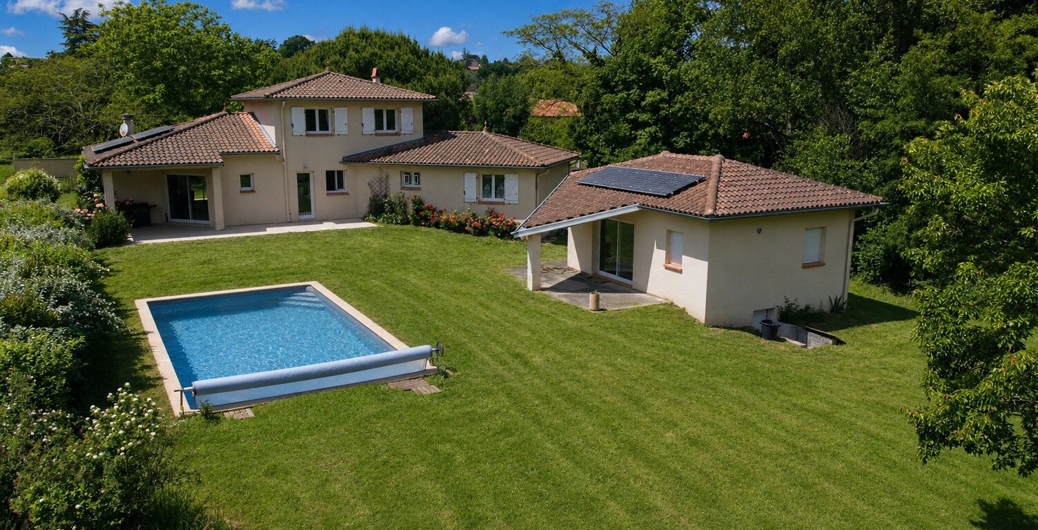 PROPRIÉ T5 / T2 / GARAGES / PISCINE / JARDIN — photo 1