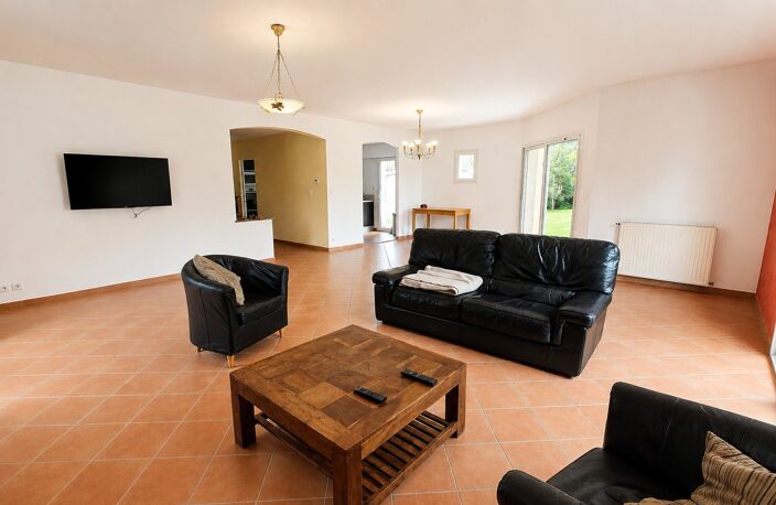 PROPRIÉ T5 / T2 / GARAGES / PISCINE / JARDIN — photo 2