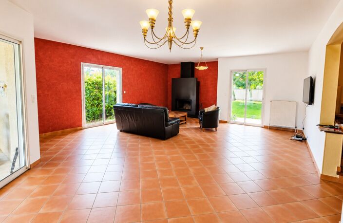 PROPRIÉ T5 / T2 / GARAGES / PISCINE / JARDIN — photo 3