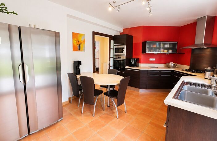 PROPRIÉ T5 / T2 / GARAGES / PISCINE / JARDIN — photo 4