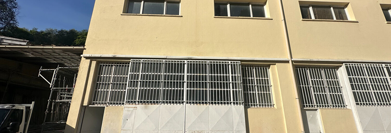 Local industriel  104 m² à louer à Nice (06300)