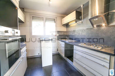 Appartement 3 pièces 810 €